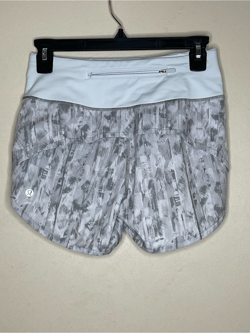 lululemon athletica Women's Mid-Rise 4” Speed Up Shorts EUC size 2